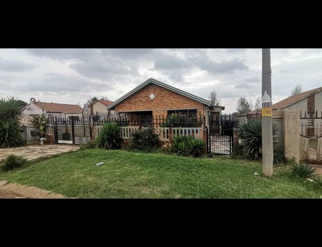 4 BEDROOM HOUSE FOR SALE IN EDEN PARK